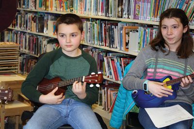 Learning the Ukulele
Lillie Farrell of Rochester gave a beginner’s ukulele class at the Plumb Library on March 3. Farrell, who has won contests for her ukulele playing, taught basic chords to the kids and then helped them put the chords together to play “I’m Yours” by Jason Mraz. Photos by Jean Perry
