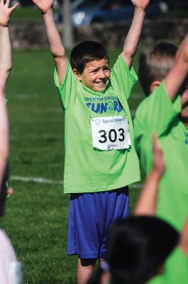 Sippican Schooner 5k and Mini Fun Run 
 Sunday, May 4 was a perfect day for a fun run through Marion, and about 200 people turned out to participate in VASE’s second annual Sippican Schooner 5k and Mini Fun Run to raise money for educational programs at Sippican Elementary School. VASE member Diana Martin organized the event, with the support of about 12 volunteers who assisted that morning in making sure the two races went off without a hitch. Photo by Felix Perez
