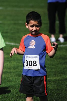 Sippican Schooner 5k and Mini Fun Run 
 Sunday, May 4 was a perfect day for a fun run through Marion, and about 200 people turned out to participate in VASE’s second annual Sippican Schooner 5k and Mini Fun Run to raise money for educational programs at Sippican Elementary School. VASE member Diana Martin organized the event, with the support of about 12 volunteers who assisted that morning in making sure the two races went off without a hitch. Photo by Felix Perez
