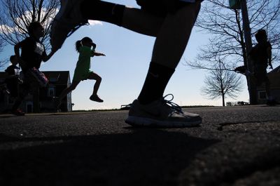 Sippican Schooner 5k and Mini Fun Run 
 Sunday, May 4 was a perfect day for a fun run through Marion, and about 200 people turned out to participate in VASE’s second annual Sippican Schooner 5k and Mini Fun Run to raise money for educational programs at Sippican Elementary School. VASE member Diana Martin organized the event, with the support of about 12 volunteers who assisted that morning in making sure the two races went off without a hitch. Photo by Felix Perez
