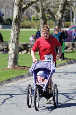 Sippican Schooner 5k and Mini Fun Run 
 Sunday, May 4 was a perfect day for a fun run through Marion, and about 200 people turned out to participate in VASE’s second annual Sippican Schooner 5k and Mini Fun Run to raise money for educational programs at Sippican Elementary School. VASE member Diana Martin organized the event, with the support of about 12 volunteers who assisted that morning in making sure the two races went off without a hitch. Photo by Felix Perez
