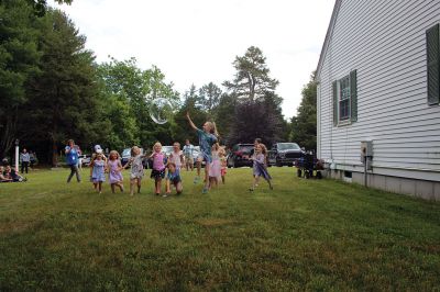 Plumb Library
Children found Friday afternoon at Plumb Library to be a doubly fun time, meeting Boston Bruins mascot Blades and chasing giant bubbles launched airborne by Vinnie Lovegrove of the Toe Jam Puppet Band, all the while learning some science and participating in the kickoff of the library’s summer activities. The Bruins are bringing Blades to several towns this summer as part of their “When You Read You Score” program. Photos by Mick Colageo
