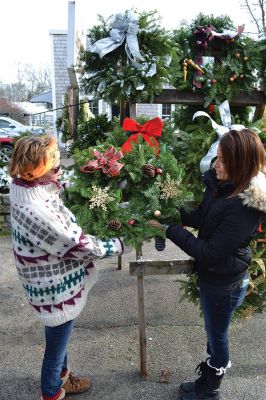 Sole Survivors Fundraiser
It’s beginning to look a lot like Christmas! Members of the Tri-Town Walk for Life team “Sole Survivors” kicked off their Christmas wreath fundraiser on Friday, November 28. The team will be stationed out in front of Al’s Yankee Clipper on Route 6 in Marion for the next two weekends to raise money for the American Cancer Society. Photos by Jean Perry
