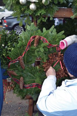 Sole Survivors Fundraiser
It’s beginning to look a lot like Christmas! Members of the Tri-Town Walk for Life team “Sole Survivors” kicked off their Christmas wreath fundraiser on Friday, November 28. The team will be stationed out in front of Al’s Yankee Clipper on Route 6 in Marion for the next two weekends to raise money for the American Cancer Society. Photos by Jean Perry
