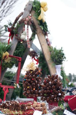Christmas Wreath Sale 
Team “Sole Survivor” held its annual Christmas wreath sale last weekend beginning on Black Friday, and they will continue to sell hand-decorated wreaths and crafts throughout this weekend while supplies last. The group is stationed out front of 428 Wareham Road (Route 6) in Marion. All proceeds benefit the Tri-Town Relay for Life. Photos by Colin Veitch
