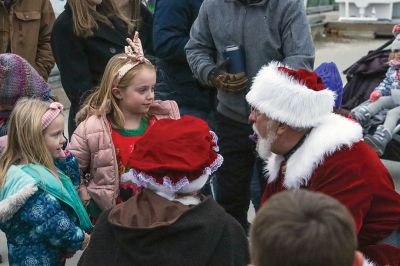 Marion’s Christmas Stroll
Santa and Mrs. Claus arrived by boat for Marion’s annual Christmas Stroll held on December 11. Photos by Robert Price
