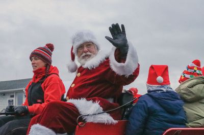 Marion’s Christmas Stroll
Santa and Mrs. Claus arrived by boat for Marion’s annual Christmas Stroll held on December 11. Photos by Robert Price
