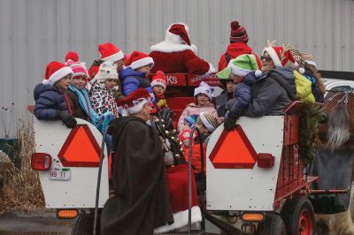 Marion’s Christmas Stroll
Santa and Mrs. Claus arrived by boat for Marion’s annual Christmas Stroll held on December 11. Photos by Robert Price
