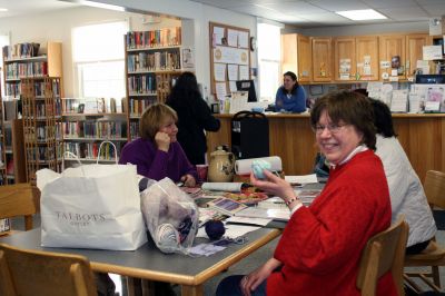 Yarn Swap
Gail Roberts, Head Librarian of the Joseph Plumb Library in Rochester, organized a ‘yarn swap’ last Friday afternoon at the library. Photo by Joan Hartnett-Barry
