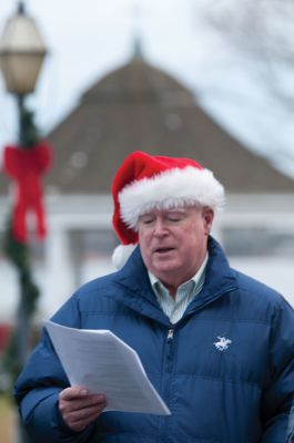 Holiday Caroling 
On Saturday, December 1, several Mattapoisett residents gathered together to go Christmas Caroling throughout the village. The carolers met at the Mattapoisett Library and made their way around town, stopping at the Inn at Shipyard Park for refreshments.  Photos by Feliz Perez. 
