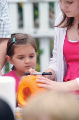 Mattapoisett Historical Society’s Fall Festival
Kids of all ages gathered at the Mattapoisett Historical Society’s Fall Festival on Saturday to experience what life and work were like for generations past. For more on the fun and food, see page 13. Photos by Marilou Newell and Felix Perez. 
