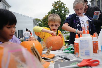 Mattapoisett Historical Society’s Fall Festival
Kids of all ages gathered at the Mattapoisett Historical Society’s Fall Festival on Saturday to experience what life and work were like for generations past. For more on the fun and food, see page 13. Photos by Marilou Newell and Felix Perez. 
