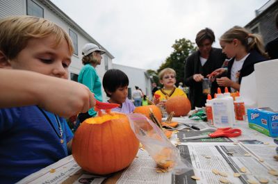 Mattapoisett Historical Society’s Fall Festival
Kids of all ages gathered at the Mattapoisett Historical Society’s Fall Festival on Saturday to experience what life and work were like for generations past. For more on the fun and food, see page 13. Photos by Marilou Newell and Felix Perez. 
