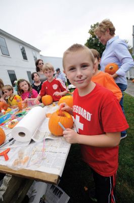 Mattapoisett Historical Society’s Fall Festival
Kids of all ages gathered at the Mattapoisett Historical Society’s Fall Festival on Saturday to experience what life and work were like for generations past. For more on the fun and food, see page 13. Photos by Marilou Newell and Felix Perez. 
