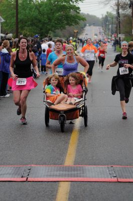 7th Annual Women’s Fund Tiara Mother’s Day 5K
There was a huge turn out for what has now become a Mother’s Day tradition, the 7th Annual Women’s Fund Tiara Mother’s Day 5K . Photos by Felix Perez
