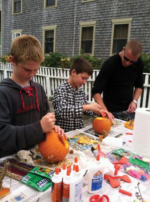 Mattapoisett Historical Society’s Fall Festival
Kids of all ages gathered at the Mattapoisett Historical Society’s Fall Festival on Saturday to experience what life and work were like for generations past. For more on the fun and food, see page 13. Photos by Marilou Newell and Felix Perez. 
