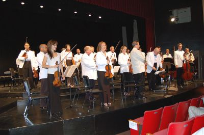 Seaside Symphony
Nationally-prominent musicians under the direction of Maestro Russell Patterson, formerly of the Kansas City Orchestra and Lyric Opera, will perform during the eleventh annual Buzzards Bay Musicfest to be held in Marion through July 15, 2007. The Buzzards Bay Musicfest brings orchestral and chamber music performances to the acoustically superb Fireman Performing Arts Center at Tabor Academy on Front Street. Admission is free and the performances are open to all.
