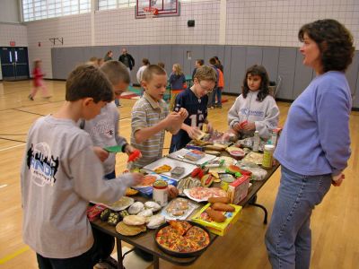 Ocean Odyssey in Rochester, Too
Students in Grades 2, 3 and 4 at Rochesters Memorial School were recently treated to a day-long Global Ocean Odyssey program and exhibit from the New England Aquarium on Monday, October 16. Here students learn what food and other products are made either in whole or in part from various sea life. (Photo by Kenneth J. Souza).
