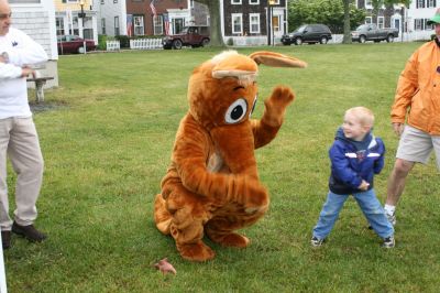 I Found the Aardvark!
Mattapoisett residents turned out for FOX 25 Morning News' live broadcast from Shipyard Park on Friday, June 6, 2008 and took time to pose with The Wanderer's aardvark.
