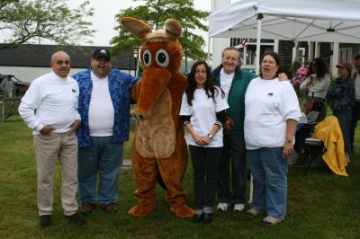 I Found the Aardvark!
Mattapoisett residents turned out for FOX 25 Morning News' live broadcast from Shipyard Park on Friday, June 6, 2008 and took time to pose with The Wanderer's aardvark.
