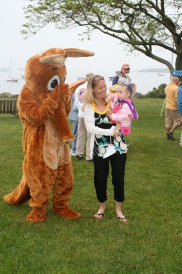 I Found the Aardvark!
Mattapoisett residents turned out for FOX 25 Morning News' live broadcast from Shipyard Park on Friday, June 6, 2008 and took time to pose with The Wanderer's aardvark.
