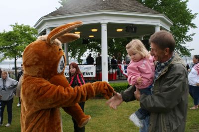 I Found the Aardvark!
Mattapoisett residents turned out for FOX 25 Morning News' live broadcast from Shipyard Park on Friday, June 6, 2008 and took time to pose with The Wanderer's aardvark.
