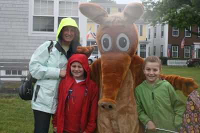 I Found the Aardvark!
Mattapoisett residents turned out for FOX 25 Morning News' live broadcast from Shipyard Park on Friday, June 6, 2008 and took time to pose with The Wanderer's aardvark.
