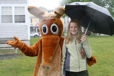 I Found the Aardvark!
Mattapoisett residents turned out for FOX 25 Morning News' live broadcast from Shipyard Park on Friday, June 6, 2008 and took time to pose with The Wanderer's aardvark.
