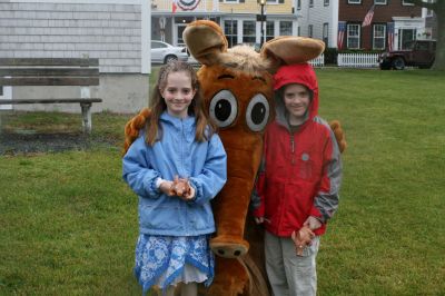 I Found the Aardvark!
Mattapoisett residents turned out for FOX 25 Morning News' live broadcast from Shipyard Park on Friday, June 6, 2008 and took time to pose with The Wanderer's aardvark.
