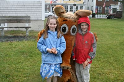 I Found the Aardvark!
Mattapoisett residents turned out for FOX 25 Morning News' live broadcast from Shipyard Park on Friday, June 6, 2008 and took time to pose with The Wanderer's aardvark.
