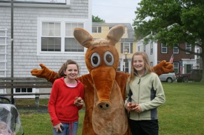 I Found the Aardvark!
Mattapoisett residents turned out for FOX 25 Morning News' live broadcast from Shipyard Park on Friday, June 6, 2008 and took time to pose with The Wanderer's aardvark.
