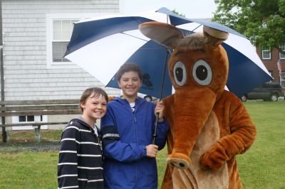 I Found the Aardvark!
Mattapoisett residents turned out for FOX 25 Morning News' live broadcast from Shipyard Park on Friday, June 6, 2008 and took time to pose with The Wanderer's aardvark.
