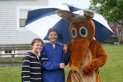 I Found the Aardvark!
Mattapoisett residents turned out for FOX 25 Morning News' live broadcast from Shipyard Park on Friday, June 6, 2008 and took time to pose with The Wanderer's aardvark.
