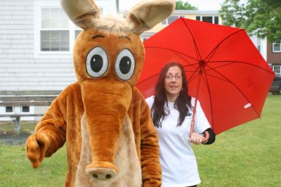 I Found the Aardvark!
Mattapoisett residents turned out for FOX 25 Morning News' live broadcast from Shipyard Park on Friday, June 6, 2008 and took time to pose with The Wanderer's aardvark.
