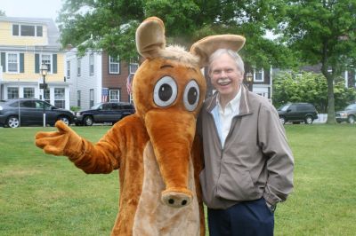 I Found the Aardvark!
Mattapoisett residents turned out for FOX 25 Morning News' live broadcast from Shipyard Park on Friday, June 6, 2008 and took time to pose with The Wanderer's aardvark.
