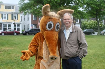 I Found the Aardvark!
Mattapoisett residents turned out for FOX 25 Morning News' live broadcast from Shipyard Park on Friday, June 6, 2008 and took time to pose with The Wanderer's aardvark.
