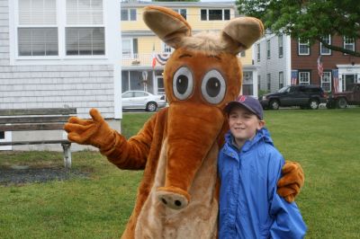 I Found the Aardvark!
Mattapoisett residents turned out for FOX 25 Morning News' live broadcast from Shipyard Park on Friday, June 6, 2008 and took time to pose with The Wanderer's aardvark.
