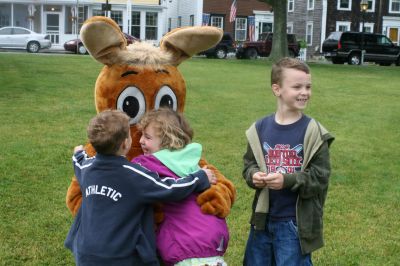 I Found the Aardvark!
Mattapoisett residents turned out for FOX 25 Morning News' live broadcast from Shipyard Park on Friday, June 6, 2008 and took time to pose with The Wanderer's aardvark.
