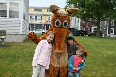 I Found the Aardvark!
Mattapoisett residents turned out for FOX 25 Morning News' live broadcast from Shipyard Park on Friday, June 6, 2008 and took time to pose with The Wanderer's aardvark.
