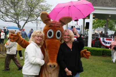 I Found the Aardvark!
Mattapoisett residents turned out for FOX 25 Morning News' live broadcast from Shipyard Park on Friday, June 6, 2008 and took time to pose with The Wanderer's aardvark.
