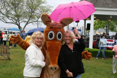 I Found the Aardvark!
Mattapoisett residents turned out for FOX 25 Morning News' live broadcast from Shipyard Park on Friday, June 6, 2008 and took time to pose with The Wanderer's aardvark.
