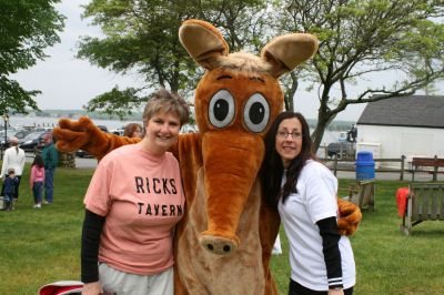 I Found the Aardvark!
Mattapoisett residents turned out for FOX 25 Morning News' live broadcast from Shipyard Park on Friday, June 6, 2008 and took time to pose with The Wanderer's aardvark.
