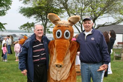 I Found the Aardvark!
Mattapoisett residents turned out for FOX 25 Morning News' live broadcast from Shipyard Park on Friday, June 6, 2008 and took time to pose with The Wanderer's aardvark.
