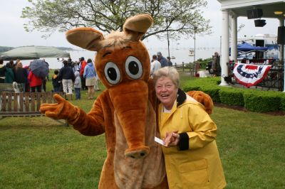 I Found the Aardvark!
Mattapoisett residents turned out for FOX 25 Morning News' live broadcast from Shipyard Park on Friday, June 6, 2008 and took time to pose with The Wanderer's aardvark.
