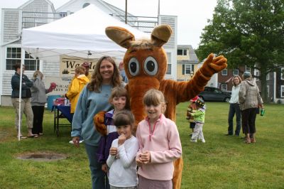 I Found the Aardvark!
Mattapoisett residents turned out for FOX 25 Morning News' live broadcast from Shipyard Park on Friday, June 6, 2008 and took time to pose with The Wanderer's aardvark.
