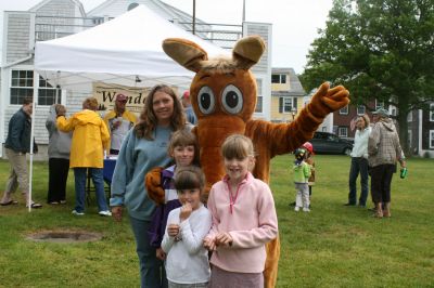 I Found the Aardvark!
Mattapoisett residents turned out for FOX 25 Morning News' live broadcast from Shipyard Park on Friday, June 6, 2008 and took time to pose with The Wanderer's aardvark.
