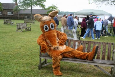 I Found the Aardvark!
Mattapoisett residents turned out for FOX 25 Morning News' live broadcast from Shipyard Park on Friday, June 6, 2008 and took time to pose with The Wanderer's aardvark.
