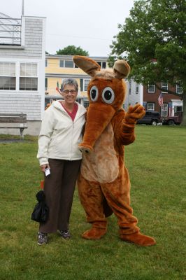 I Found the Aardvark!
Mattapoisett residents turned out for FOX 25 Morning News' live broadcast from Shipyard Park on Friday, June 6, 2008 and took time to pose with The Wanderer's aardvark.
