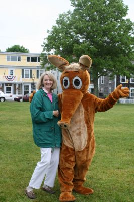 I Found the Aardvark!
Mattapoisett residents turned out for FOX 25 Morning News' live broadcast from Shipyard Park on Friday, June 6, 2008 and took time to pose with The Wanderer's aardvark.
