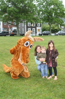 I Found the Aardvark!
Mattapoisett residents turned out for FOX 25 Morning News' live broadcast from Shipyard Park on Friday, June 6, 2008 and took time to pose with The Wanderer's aardvark.
